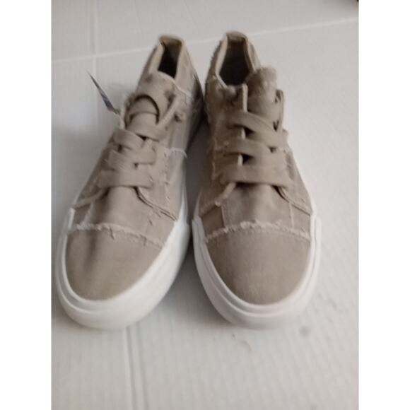 NWT Blowfish Women's Size 7.5 tan 100% cotton uppers lace up distressed sneakers - Picture 1 of 9